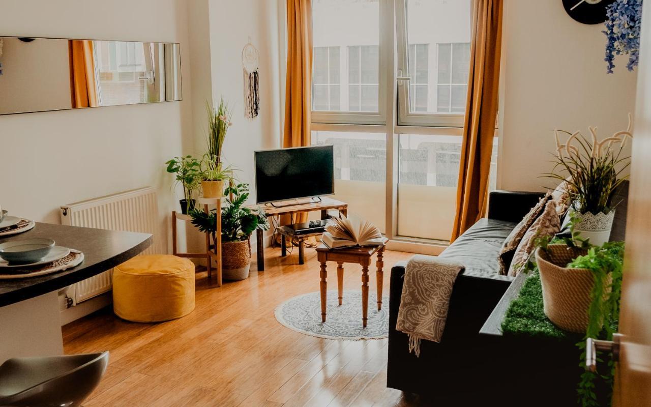 Lovely Bohemian Apartment In Heart Of City Life Glasgow Eksteriør billede